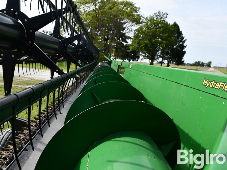 2017-john-deere-635f-image-10