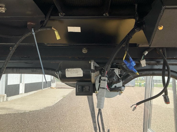 #1358-•-2017-yale-electric-forklift-image-25