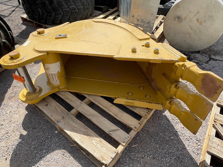caterpillar-320-image-2
