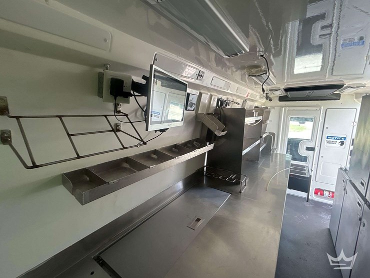 2021-mercedes-benz-sprinter-4500-image-19