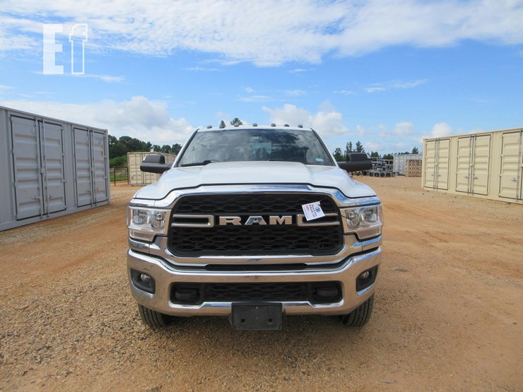 2022-dodge-3500-image-7