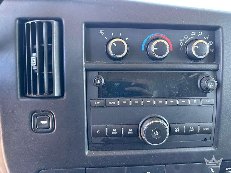 2015-chevrolet-express-2500-image-23