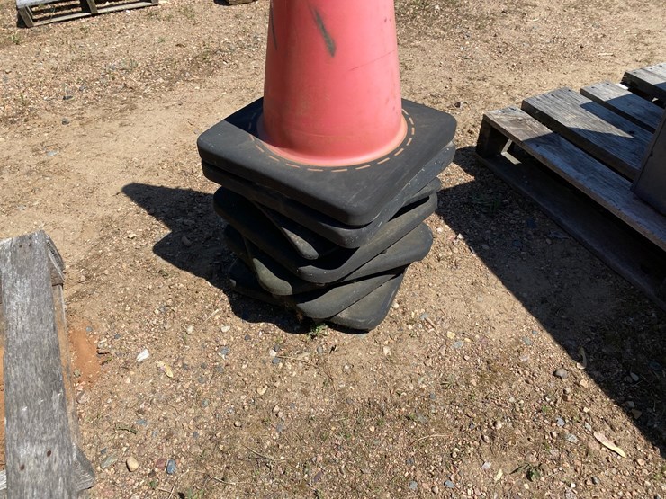 #7441-•-(7)-safety-traffic-cones-image-6