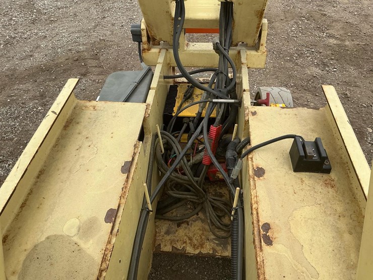 2005-jlg-2030es-image-34