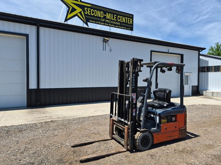 #1374-•-2021-toyota-8fbe18u-forklift-image-1
