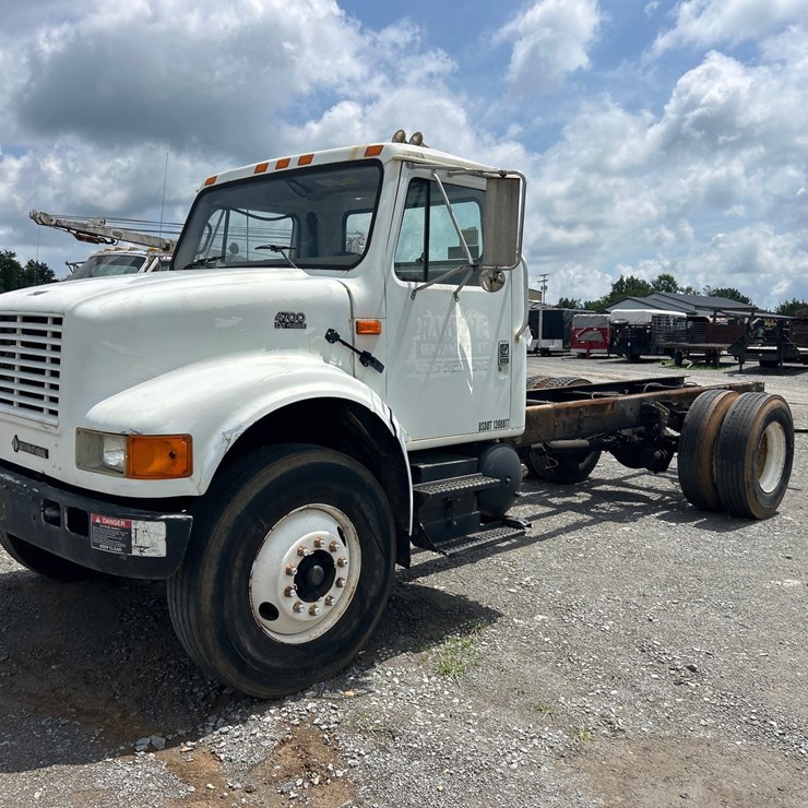 2001 INTERNATIONAL 4700