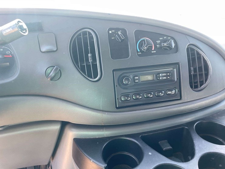 2006-ford-e250-image-13
