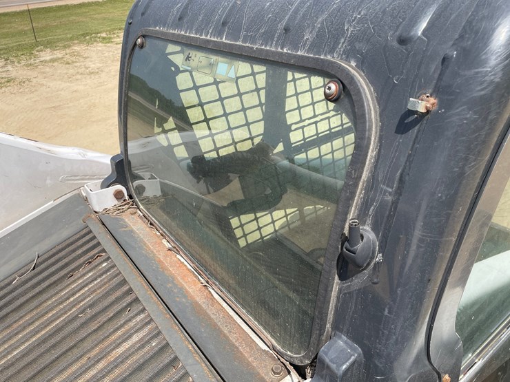 2013-bobcat-s650-image-62