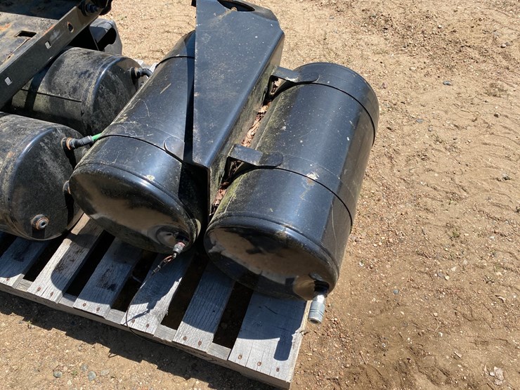 #7423-•-(2)-sets-of-truck-air-brake-tanks-(antigo,-wi)-image-10