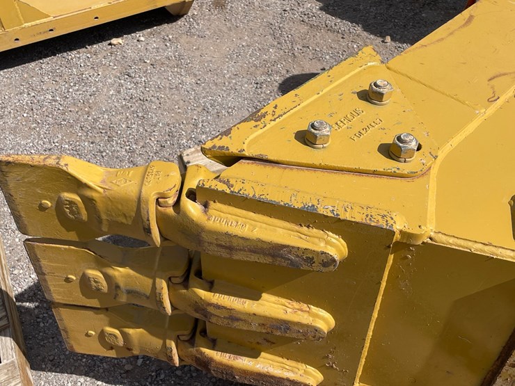 caterpillar-320-image-8