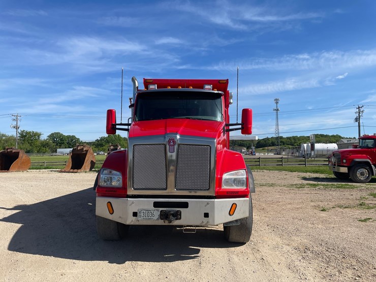2019-kenworth-t880-image-2