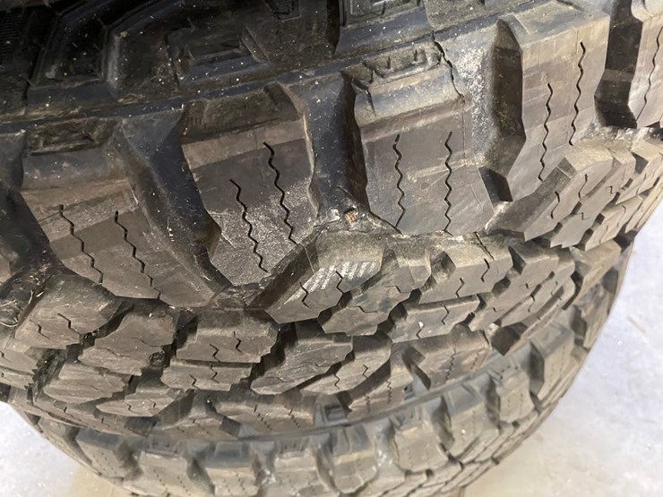 #7524-•-set-of-(4)-tires-on-steel-rims-(antigo,-wi)-image-11