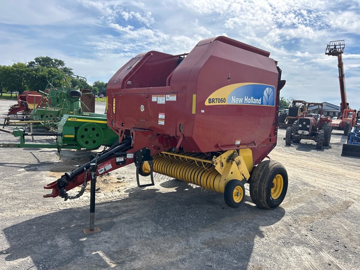 new-holland-br7060-image-2
