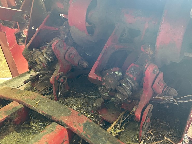 new-holland-310-image-15