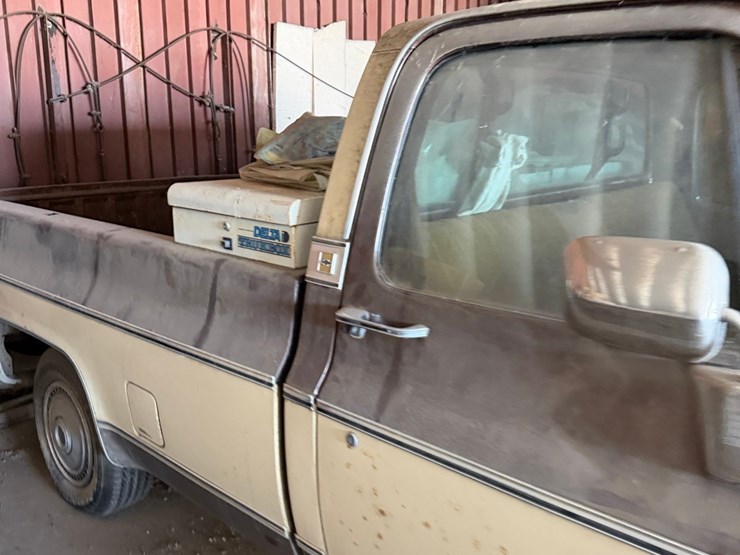 1979-￼chevy-5.7-diesel-half-ton-pickup,-2-wheel-drive,-needs-transmission-work,-shedded,-nice-shape-image-8