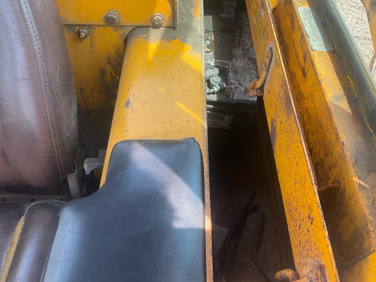 1980-john-deere-644-image-38