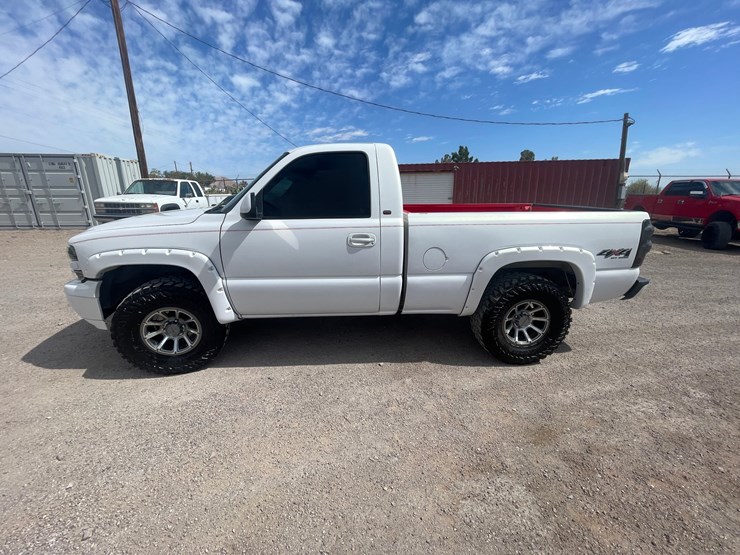 #212-•-2001-chevrolet-silverado-pickup-truck-(has-a-nm-title-image-2