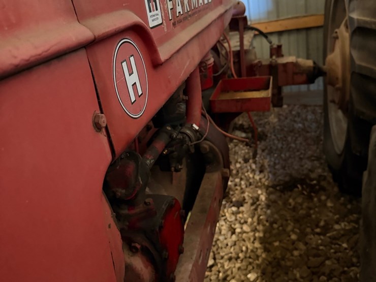 ihc-h-tractor,-narrow-front-image-2