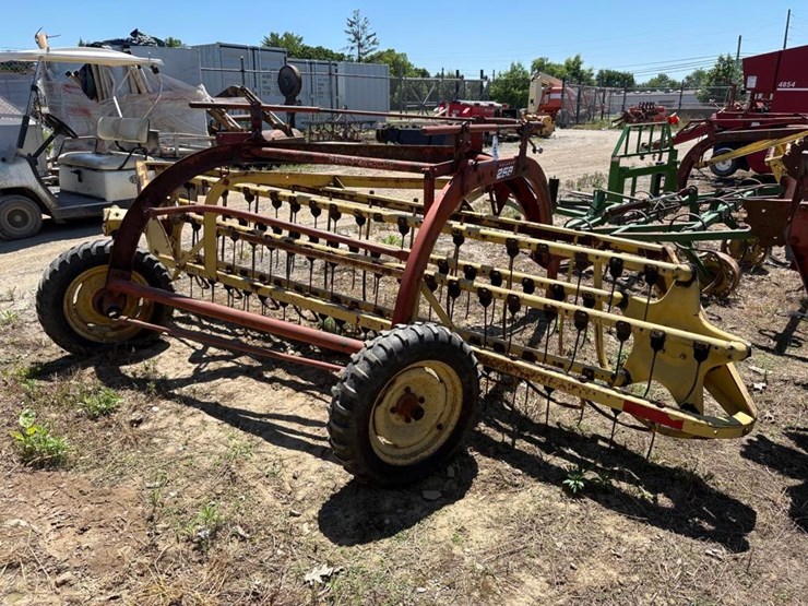 new-holland-258-image-4