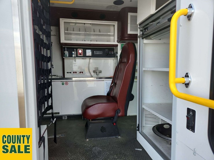 2016-ford-e450-image-16
