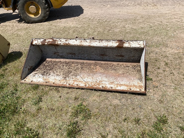 #7077-•-72"-skid-steer-bucket-(deerbrook,-wi)-image-2