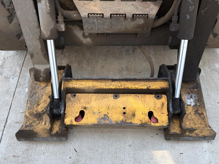 #1154-•-2010-john-deere318d-skid-steer-image-5