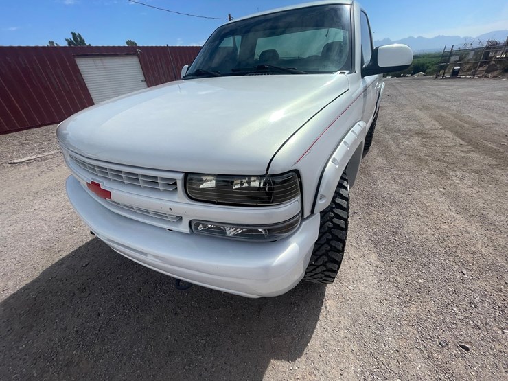 #212-•-2001-chevrolet-silverado-pickup-truck-(has-a-nm-title-image-13