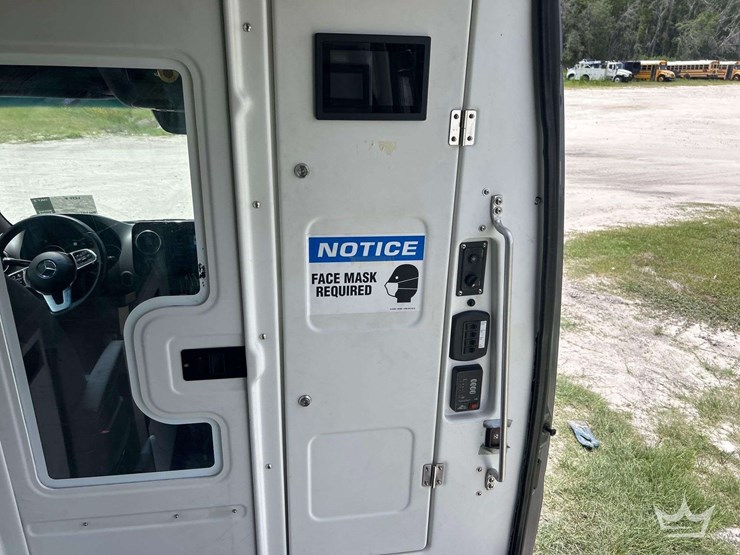2021-mercedes-benz-sprinter-4500-image-24
