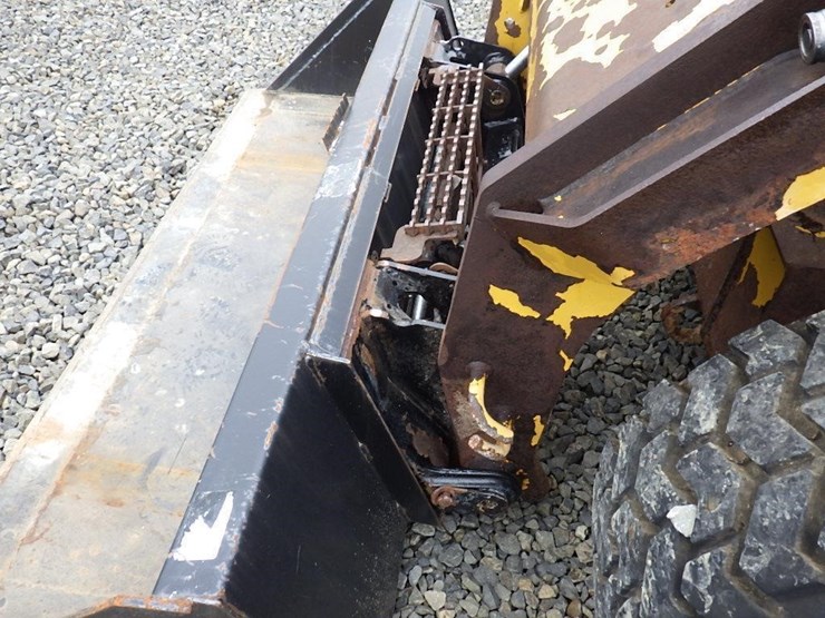 caterpillar-262d-image-13