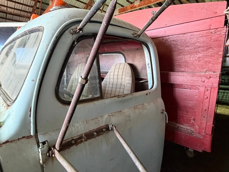 1950-ford-truck-with-box-and-hoist,-2-ton-image-7