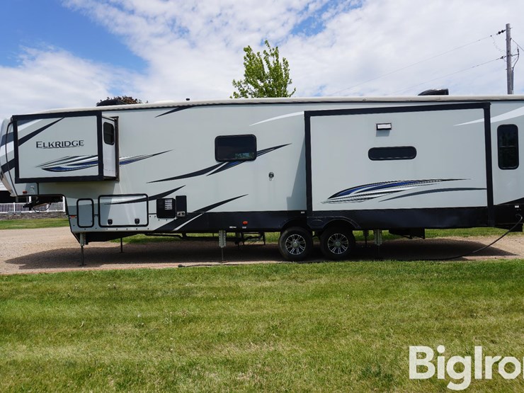 2021-heartland-elkridge-37bar-37'-camper-w/3-large-slide-outs-image-16