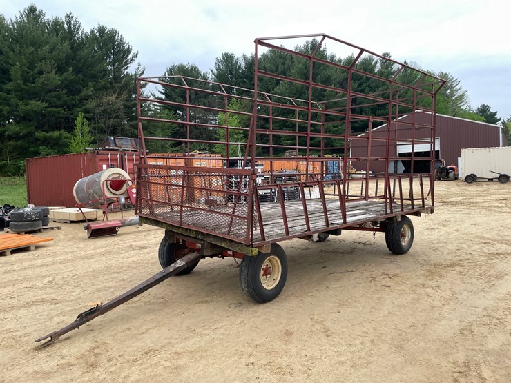 #2005-•-16'-hay-wagon-image-1