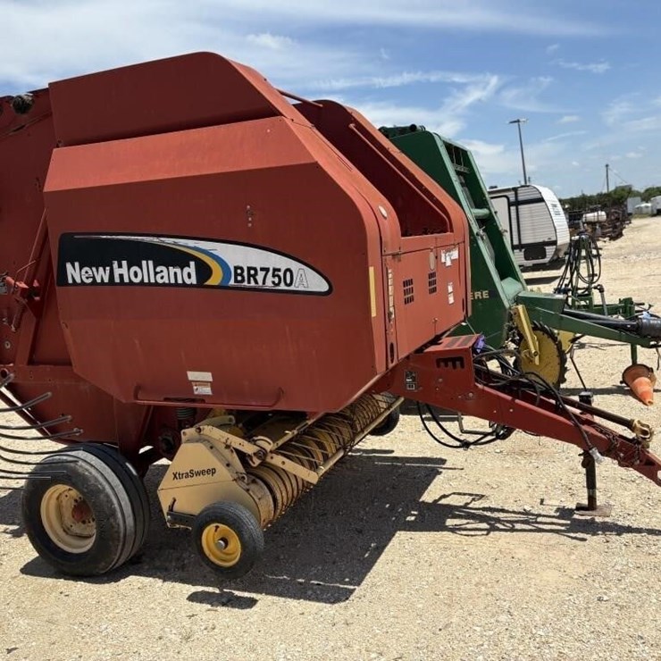 NEW HOLLAND BR750