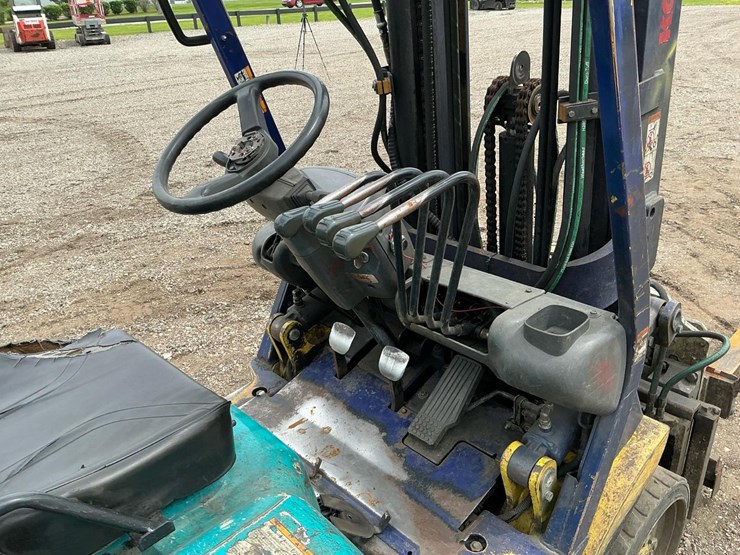 2000-komatsu-fg25st-12-image-16