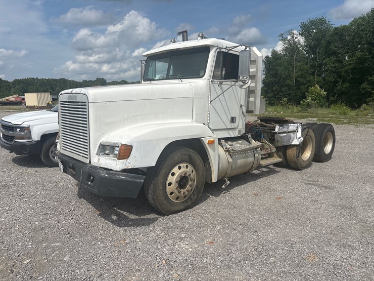1998-freightliner-fld120-image-1
