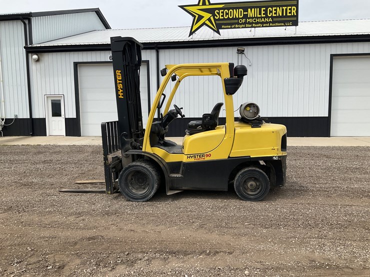#1379-•-2010-hyster-90-fortis-forklift-image-2