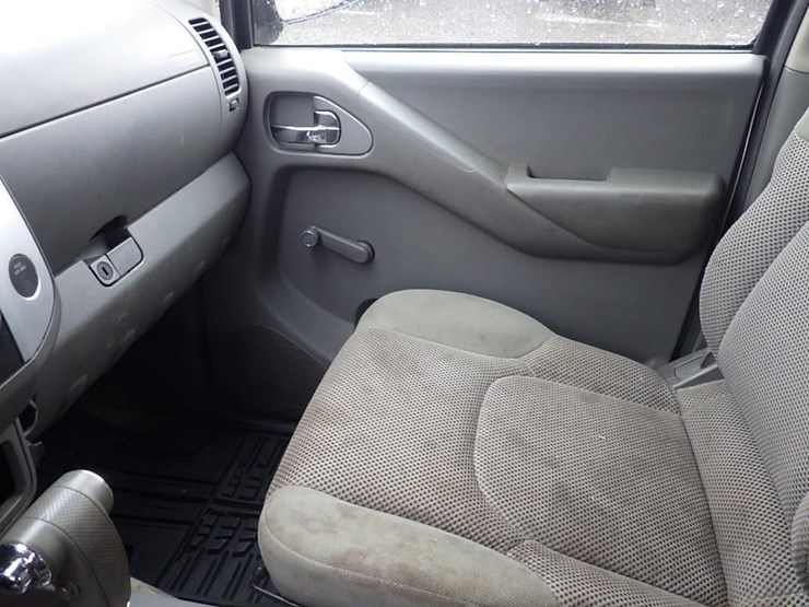 2014-nissan-frontier-image-19