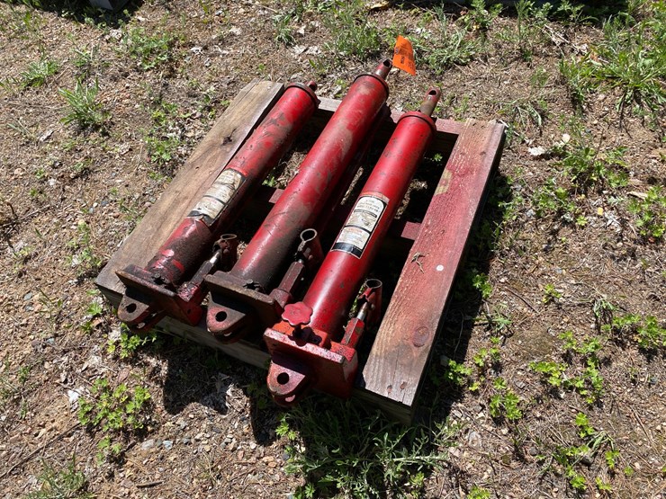 #7434-•-(3)-hydraulic-long-ram-jacks-(antigo,-wi)-image-3