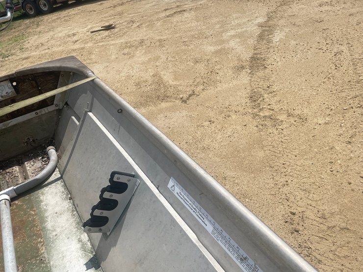 #2001-•-14'-landau-aluminum-boat-with-a-mud-motor-(no-title)-image-29