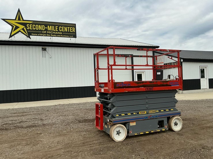 #1302-•-2008-skyjack-sj4632-scissor-lift-image-1