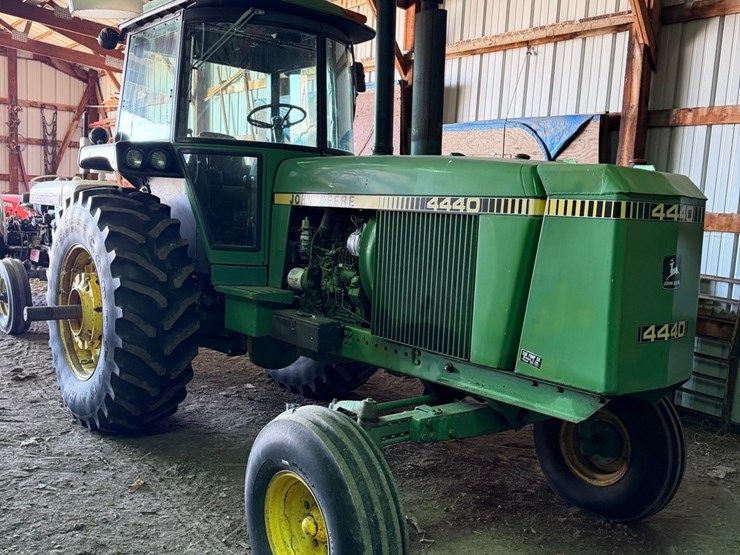 john-deere-4440-image-2