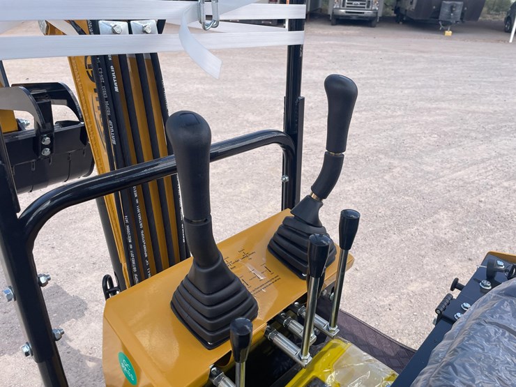 #2650-•-unused-cfg-mini-excavator-image-14