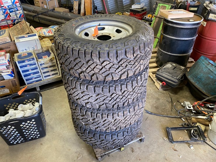 #7524-•-set-of-(4)-tires-on-steel-rims-(antigo,-wi)-image-1