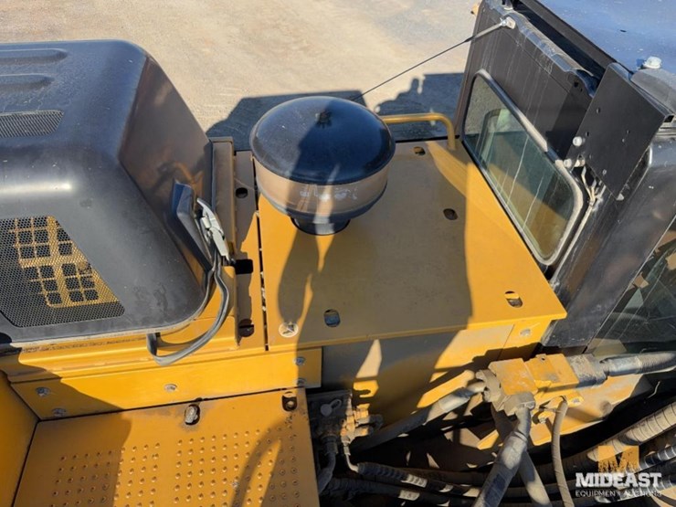 2017-caterpillar-349fl-image-30