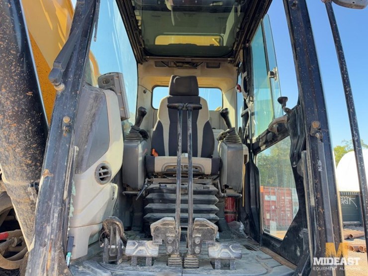 2017-caterpillar-349fl-image-32