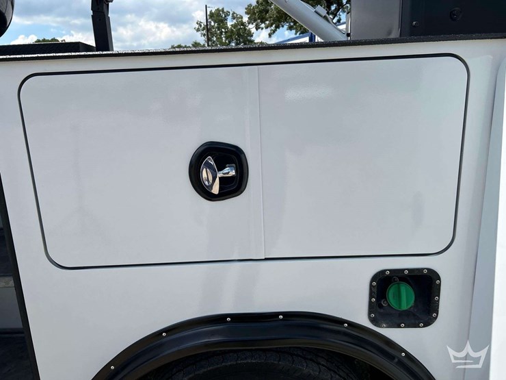 2024-chevrolet-silverado-5500hd-image-19