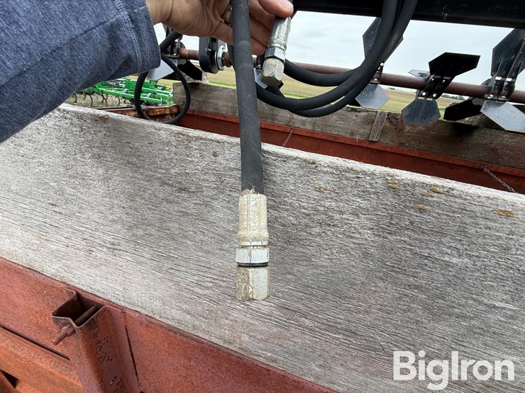 hawkins-12-row-corn-head-crop-sweeper/reel-image-7