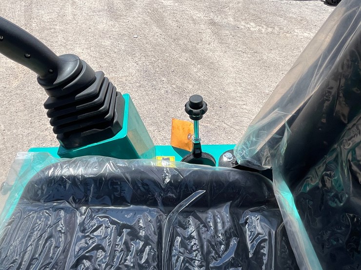 #2653-•-unused-cfg-mini-excavator-image-11