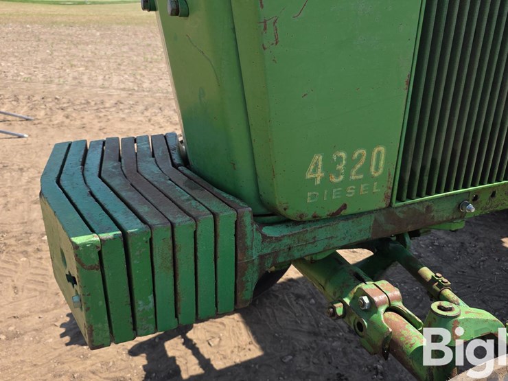 1972-john-deere-4320-image-17