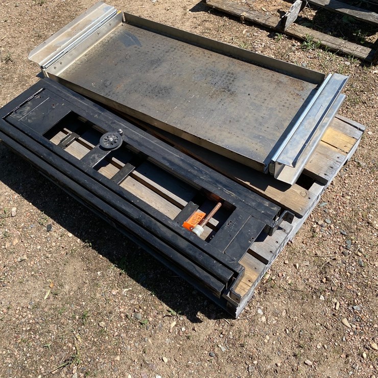 #7439 • Slide Out Truck Box Parts